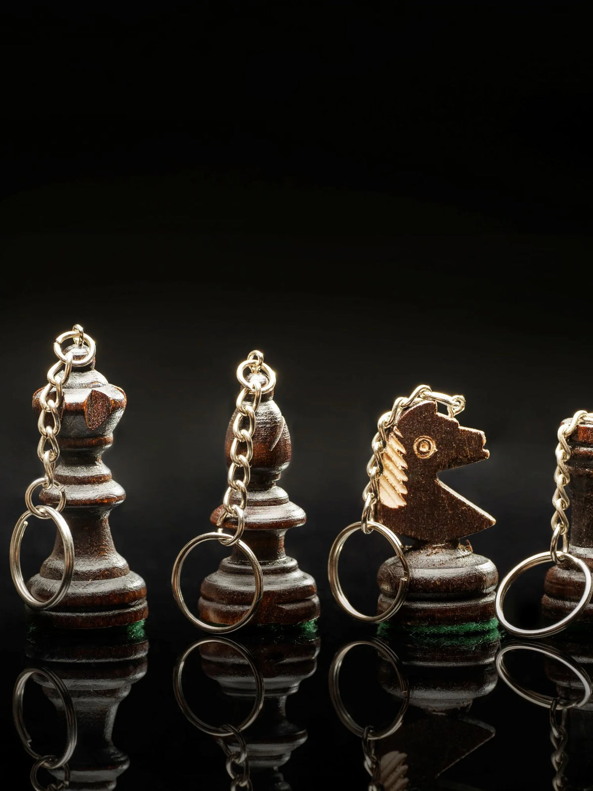 Porte-clés pièce d’échecs en bois – les pièces foncées alignées