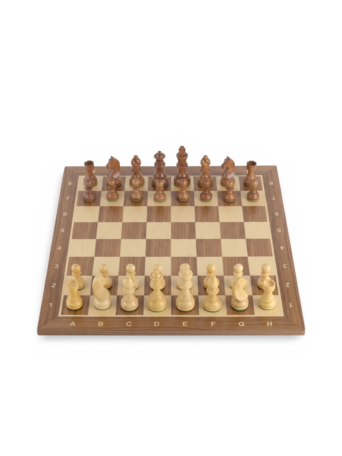 Échiquier Grand Classique en noyer avec coordonnées, pièces brunes et claires, vue de face