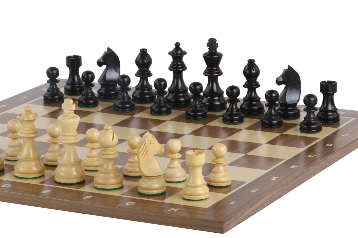 Échiquier Grand Classique en noyer, 48 cm, coordonnées sur le bord, pièces noires et claires