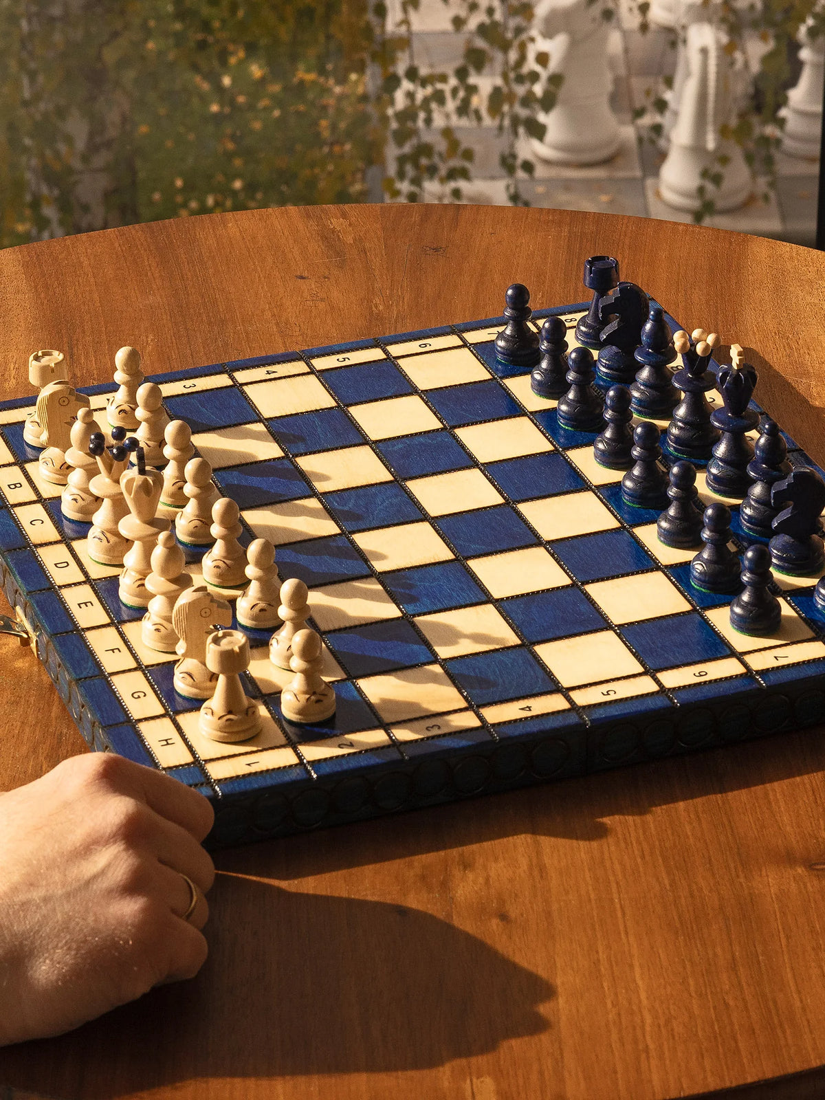 Échiquier de voyage Perle bleu – ambiance joueurs