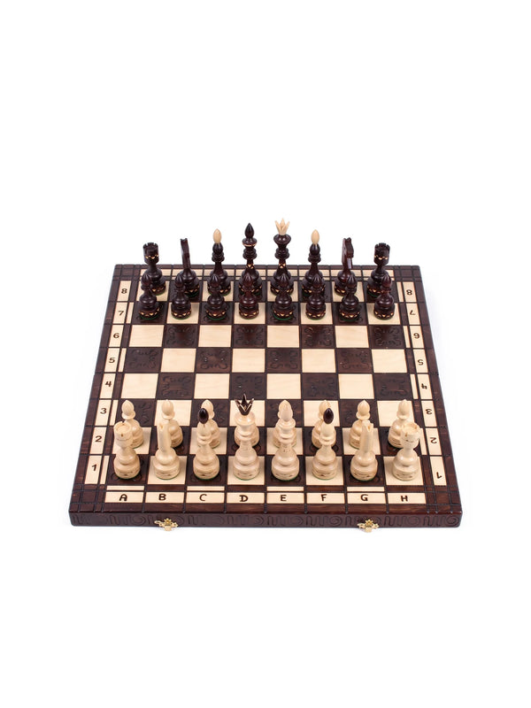 Jeu d’échecs indien Maharadjah marron – vue d’ensemble, pièces en place