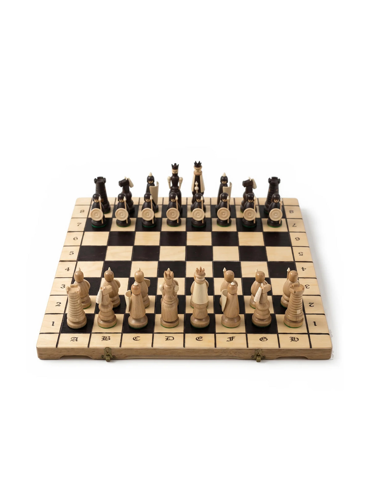 Jeu d’échecs Magnat – vue d’ensemble, pièces en place