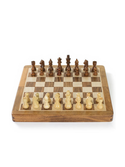 Jeu d’échecs magnétique en acacia, pièces en place, vue de face