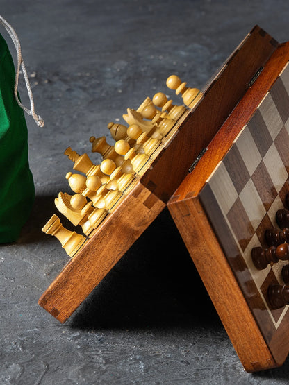 Jeu d’échecs magnétique Acacia – avec sa pochette