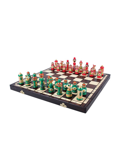 Jeu d’échecs Matriochka, coloris vert et rouge : les poupées vertes et rouges