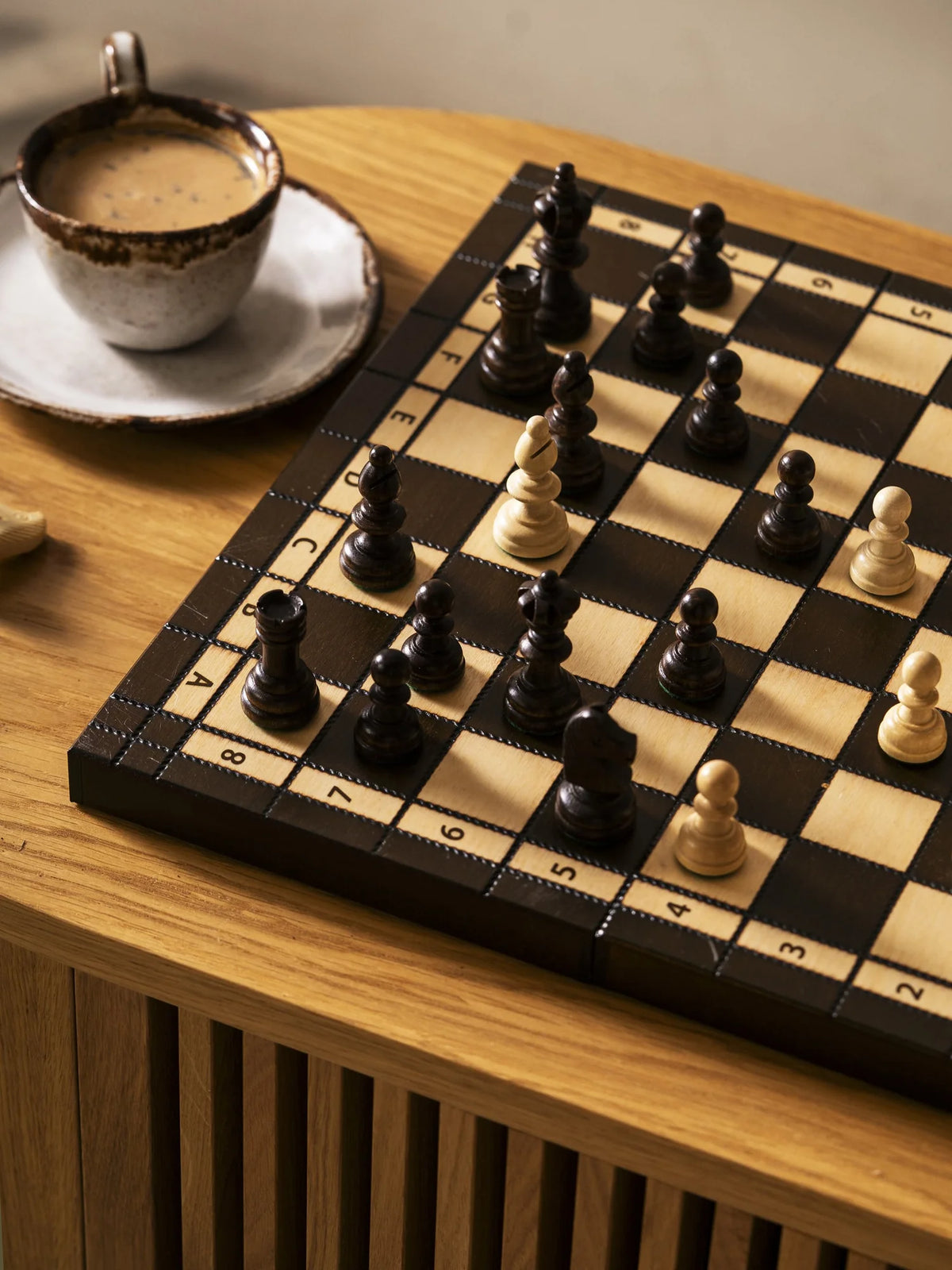 Jeu d’échecs Olympique Petit – à la terrasse d’un café