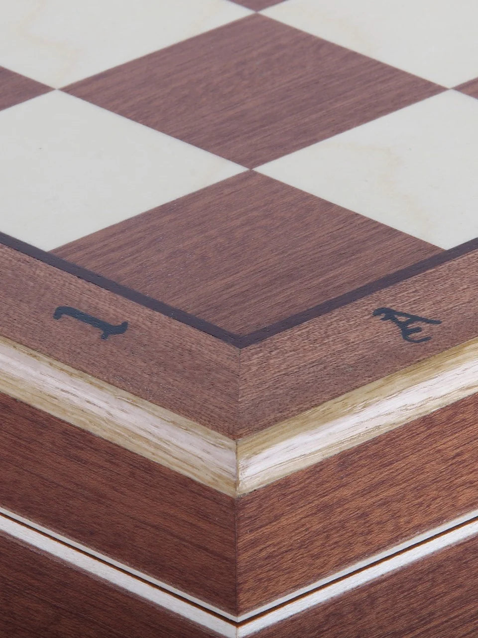 Jeu d’échecs Orava – détail des cases en bois