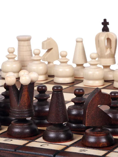 Jeu d’échecs Royal – pièces gros plan (2)