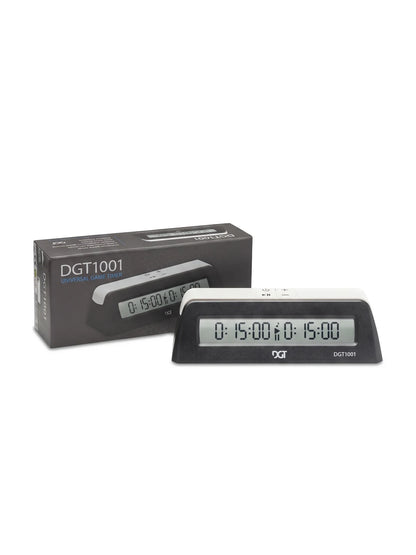 Pendule d’échecs DGT 1001 noire devant sa boîte