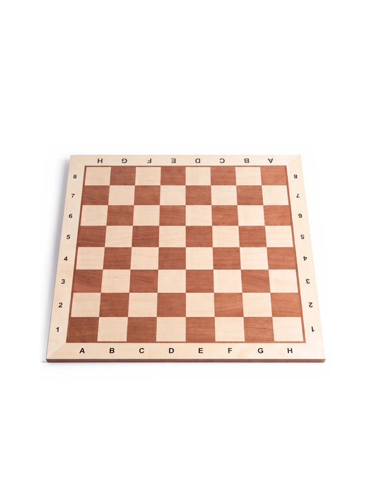 Plateau d’échecs en acajou, bord clair et coordonnées, vue de face