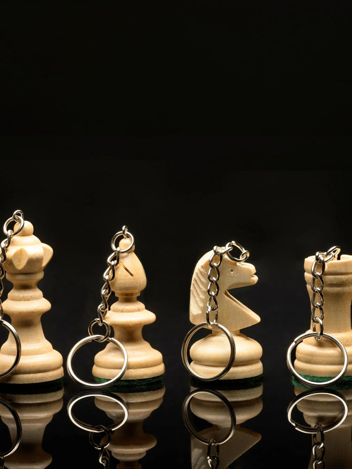 Porte-clés pièce d’échecs en bois – les pièces claires alignées